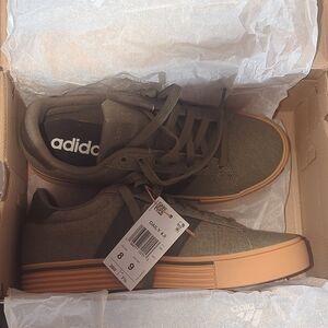 Adidas Daily 4.0 Olive and tan sneakers